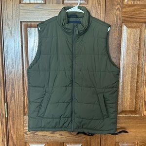 Men’s Amazon Essentials Puffer Vest